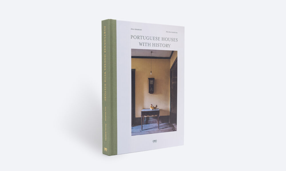 Portuguese Houses cover. Book design by Pablo Mandel